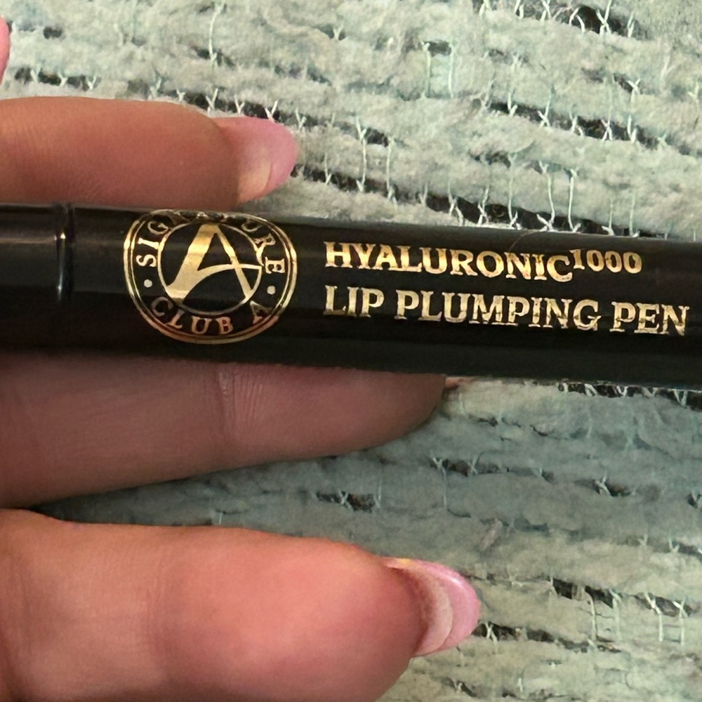 Signature Club A Hyaluronic Lip Plumping Pen